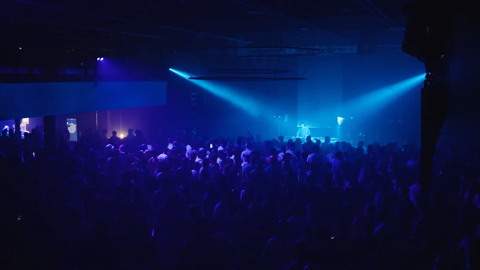 Blue lasers over a full crowd at Demo Room